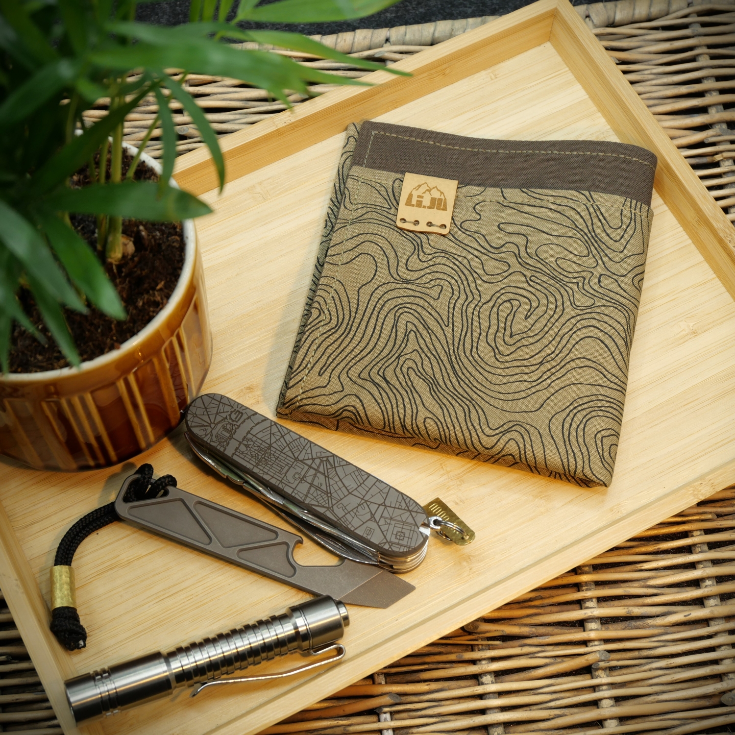 Li.JU Hank,TOPO khaki